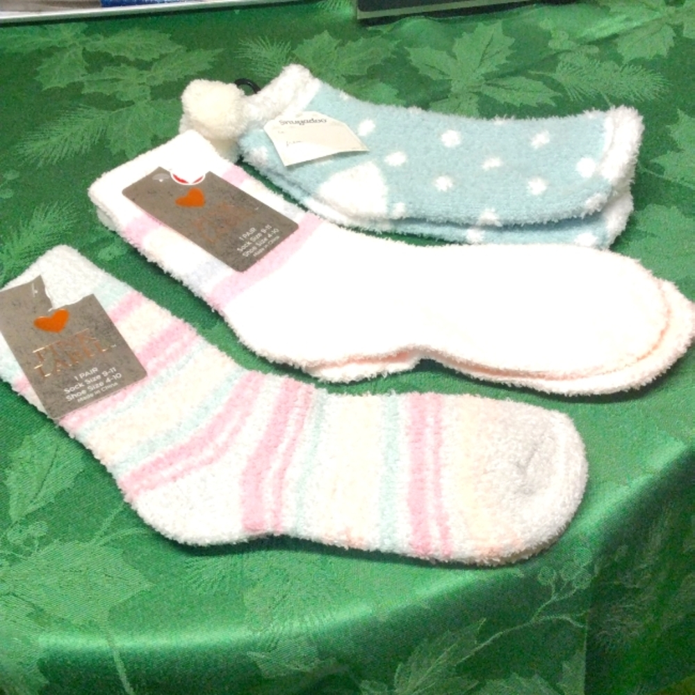 3 pairs of brand new cozy socks